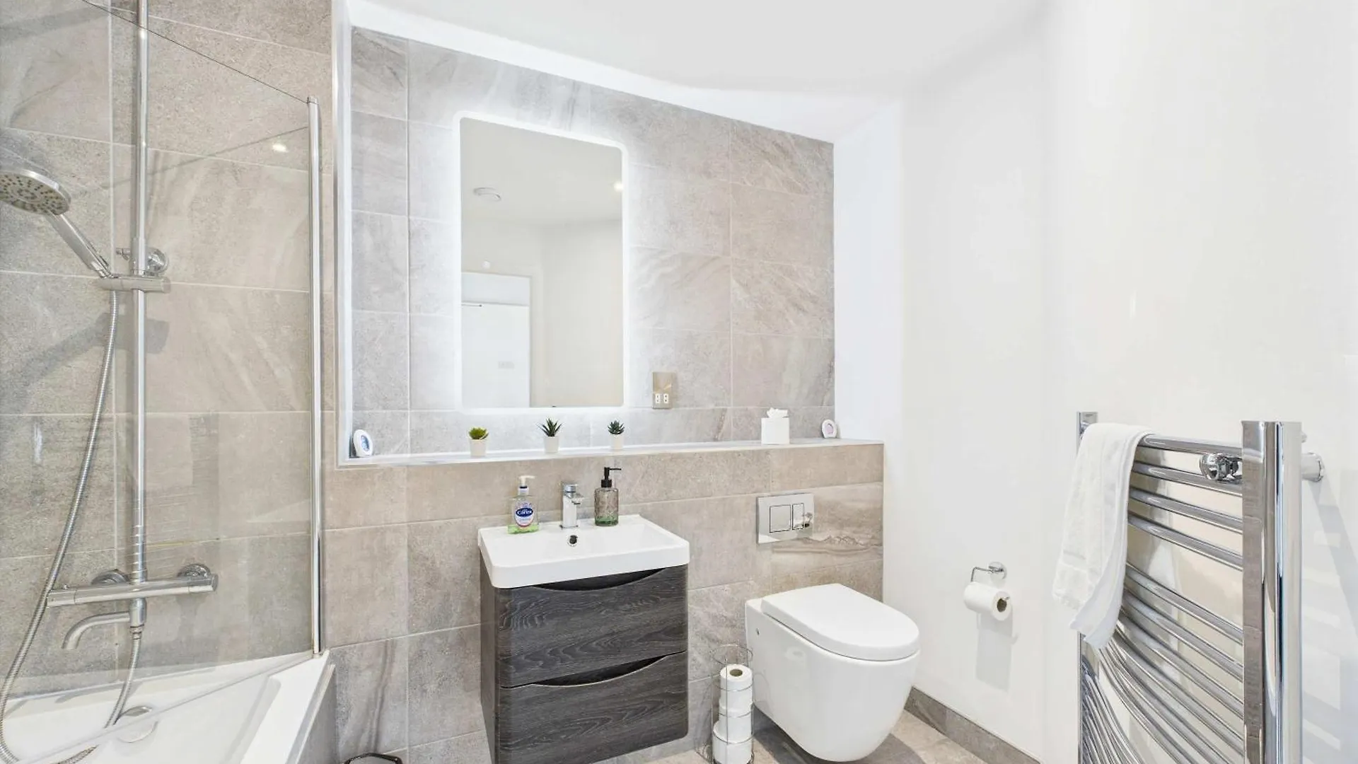 Contemporary 2 Bed City Centre Belfast